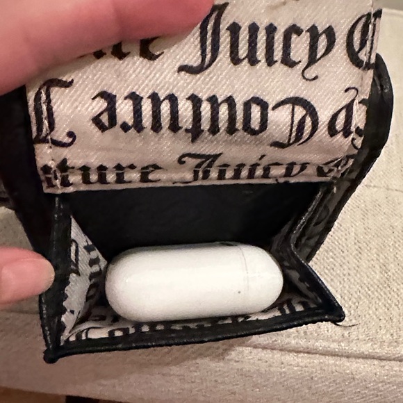 Juicy Couture Black Wallet - Picture 15 of 17